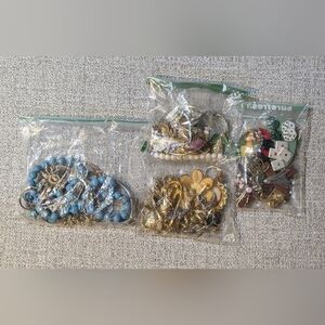 𝑚𝑖𝑥𝑒𝑑 𝑗𝑒𝑤𝑒𝑙𝑟𝑦